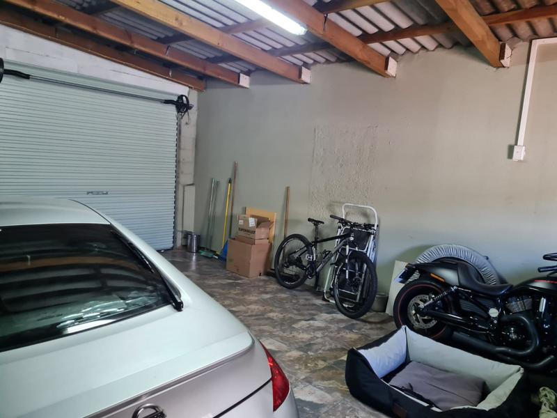 4 Bedroom Property for Sale in Goodwood Central Western Cape